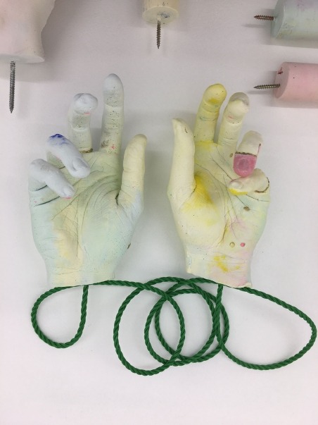 « Hand me down your love », 2018 [Paire de mains]